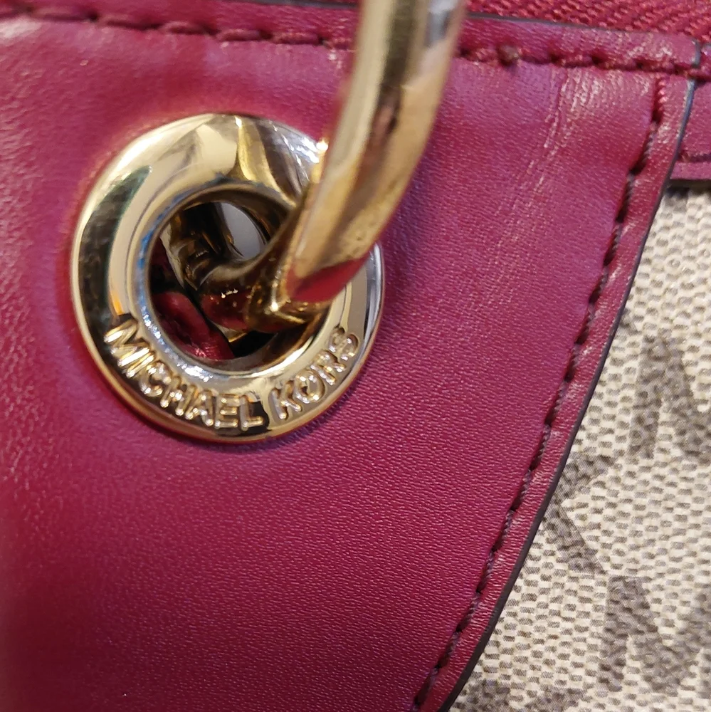 MICHAEL KORS Signature Jet Set Large Shoulder Bag